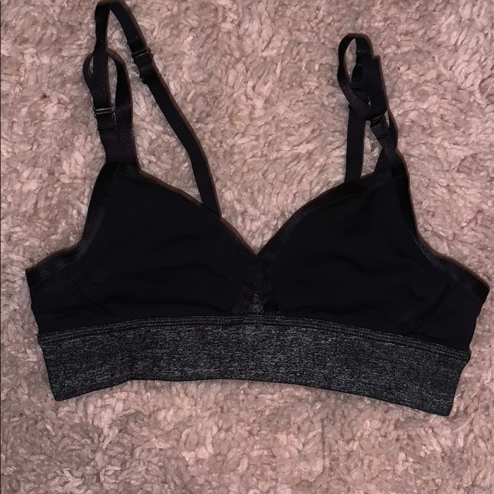 Lululemon sports bra size 6